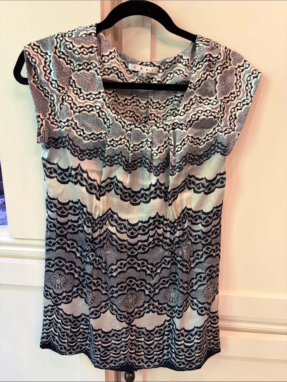 CeCe Black and White Lace-Print Scoop Neck Cap-Sleeve Top SILK # 817